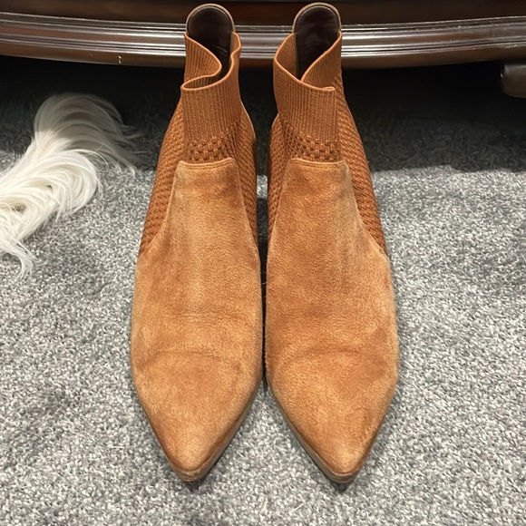 Cole Haan Cognac suede booties w/ Pointed Toe. Very gently used. Water resistant - Picture 5 of 8